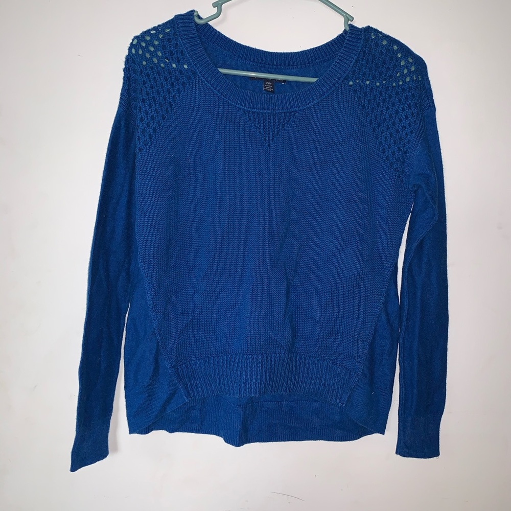 Blue light sweater with open holes